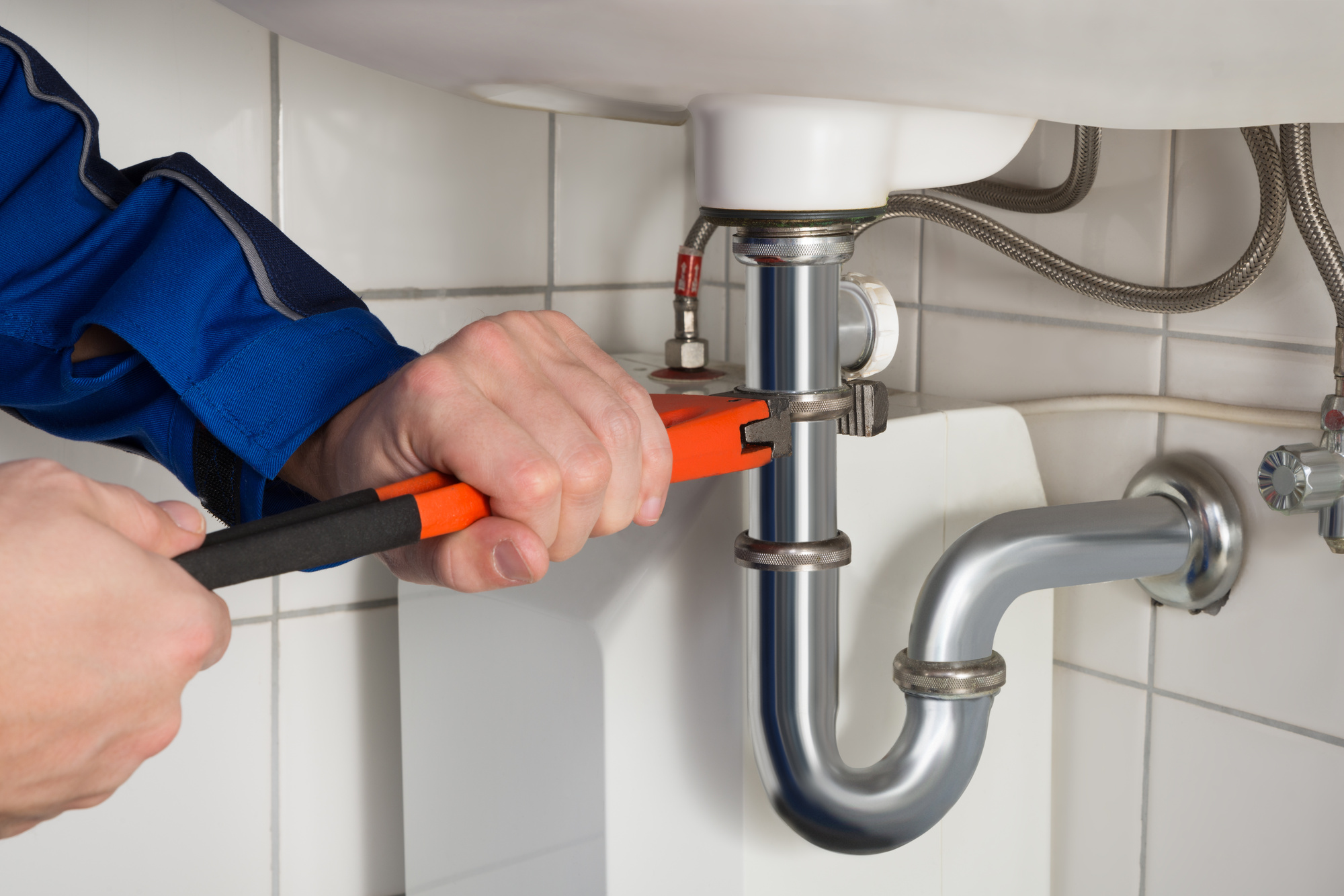 5 Key Questions to Ask Before Hiring a Plumber