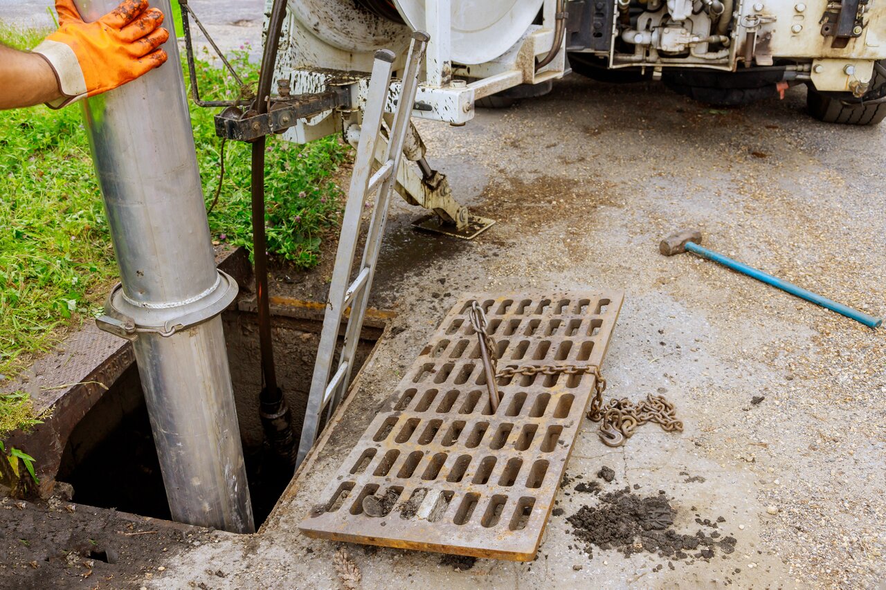 5 Warning Signs of Underground Sewer Line Problems